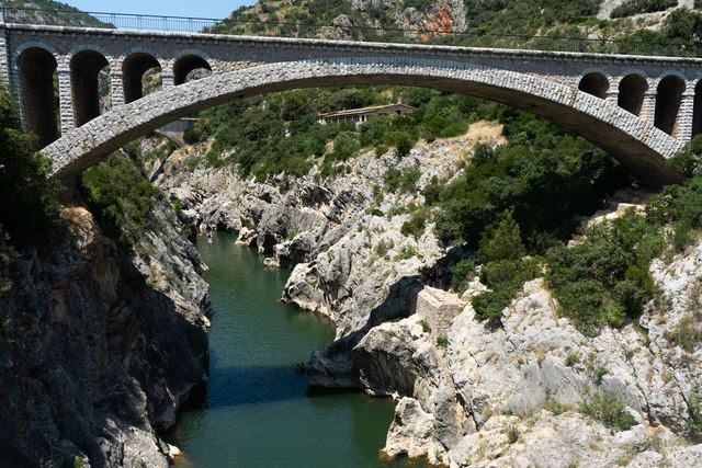 Gîte de charme en Ardèche : maisons de pierre entre gorges, châtaigniers et vallée du Rhône Gîte de charme en Ardèche : maisons de pierre entre gorges, châtaigniers et vallée du Rhône